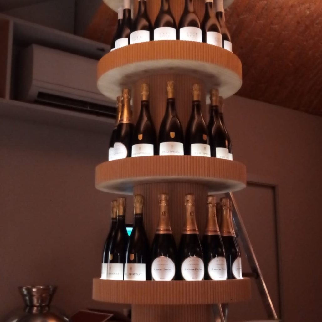 colonna porta botigli ristorante arredamento sul misura
